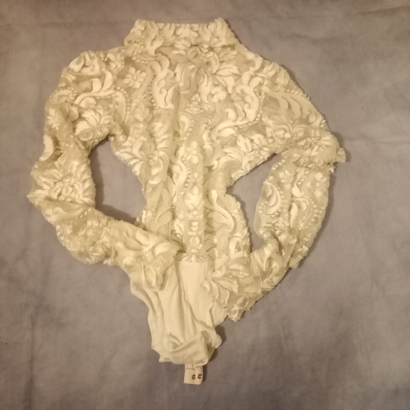Fashion Nova Cream Lace Bodysuit - Picture 1 of 5